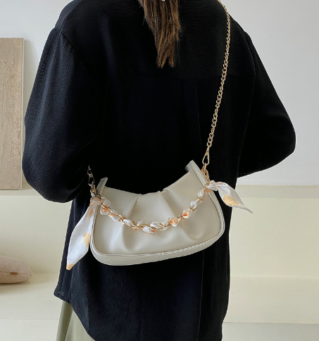 Western Chain-Detail Shoulder Bag