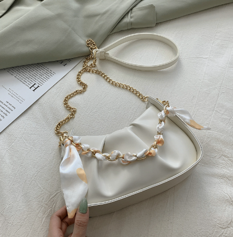 Western Chain-Detail Shoulder Bag