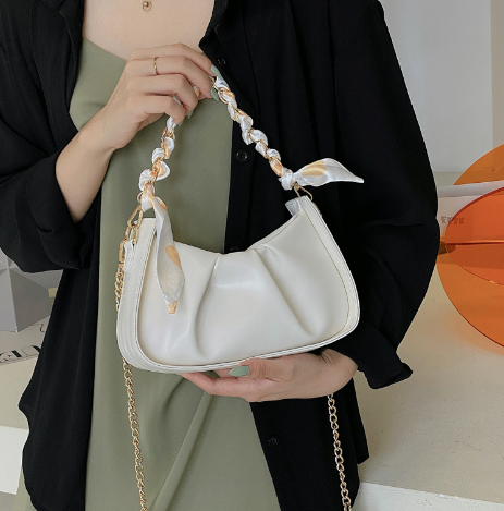 Western Chain-Detail Shoulder Bag